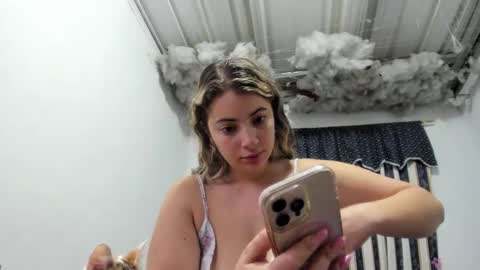 Snapshot of lauu_g chatting on 05/26/26, 10:00 Lauu G online show from 05/26/26, 10:00