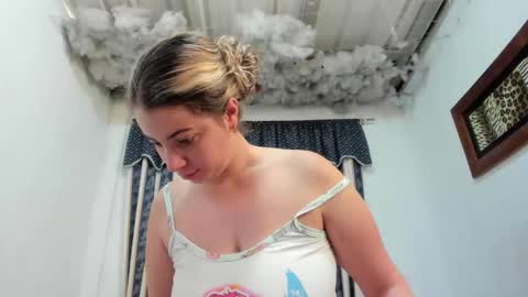 Snapshot of lauu_g chatting on 06/02/26, 01:35 Lauu G online show from 06/02/26, 01:35