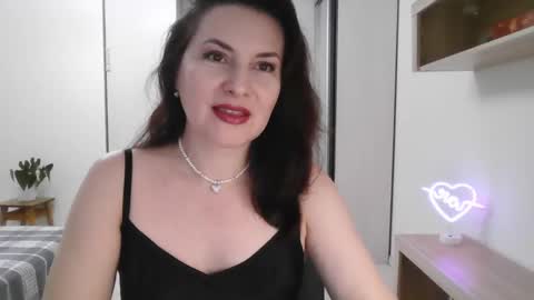 Snapshot of lavender_victoria chatting on 12/13/24, 02:16 Diana online show from 12/13/24, 02:16
