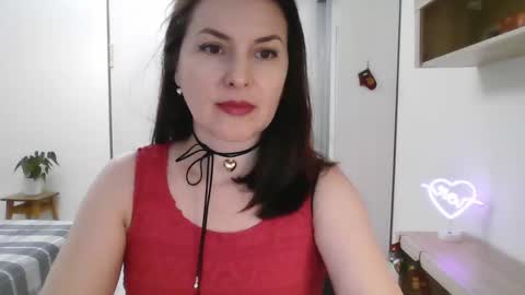 Snapshot of lavender_victoria chatting on 12/20/24, 05:18 Diana online show from 12/20/24, 05:18