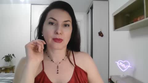 Snapshot of lavender_victoria chatting on 01/05/25, 05:41 Diana online show from 01/05/25, 05:41