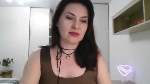 Snapshot of lavender_victoria chatting on 02/02/25, 06:31 Diana online show from 02/02/25, 06:31