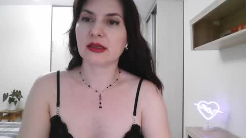 Snapshot of lavender_victoria chatting on 03/06/25, 10:15 Diana online show from 03/06/25, 10:15