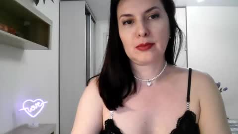 Snapshot of lavender_victoria chatting on 03/10/25, 10:24 Diana online show from 03/10/25, 10:24