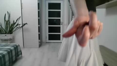Snapshot of lavender_victoria chatting on 09/16/25, 04:52 Diana online show from 09/16/25, 04:52