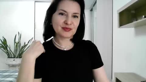 Snapshot of lavender_victoria chatting on 09/19/25, 05:35 Diana online show from 09/19/25, 05:35