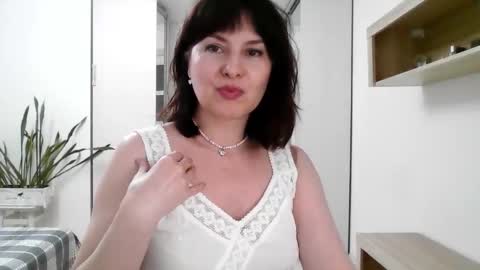 Snapshot of lavender_victoria chatting on 09/22/25, 06:21 Diana online show from 09/22/25, 06:21