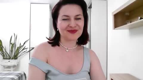 Snapshot of lavender_victoria chatting on 09/26/25, 05:28 Diana online show from 09/26/25, 05:28