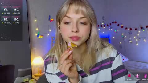 Snapshot of lavenderlav chatting on 03/11/25, 01:23 Melissa online show from 03/11/25, 01:23