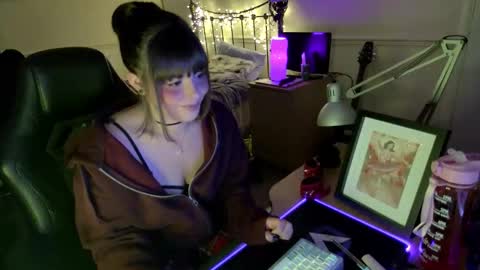 Lavenderrzz online show from 11/19/25, 02:28