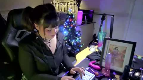 Lavenderrzz online show from 12/19/25, 02:24