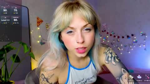 Snapshot of lavenly chatting on 09/18/25, 01:02 Melissa online show from 09/18/25, 01:02