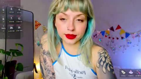 Snapshot of lavenly chatting on 10/15/25, 01:00 Melissa online show from 10/15/25, 01:00