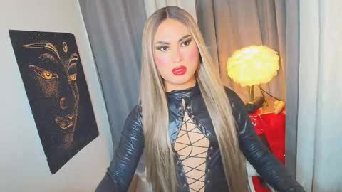 Snapshot of lavictoria_ladyboy chatting on 10/05/25, 10:13 Victoria online show from 10/05/25, 10:13
