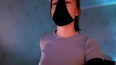 Snapshot of lavinda_lin chatting on 10/31/25, 12:50 Lavinda online show from 10/31/25, 12:50