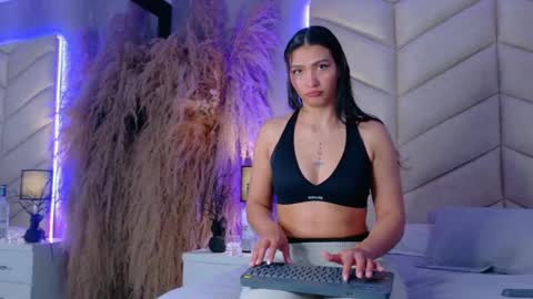 laya online show from 09/24/25, 04:27