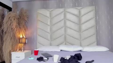 laya online show from 11/14/25, 11:09