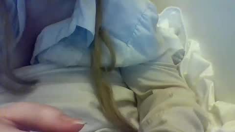 layannalea online show from 10/20/25, 10:05