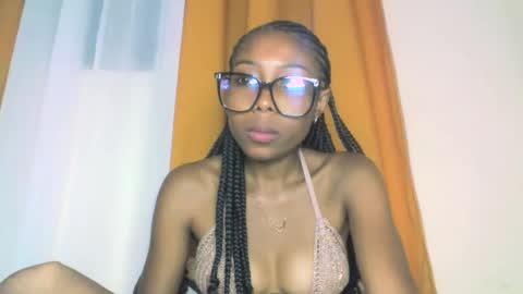 layannek online show from 10/21/25, 03:24