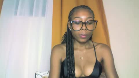 layannek online show from 10/22/25, 04:29