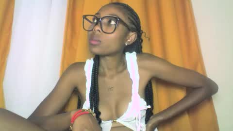 layannek online show from 10/25/25, 10:26