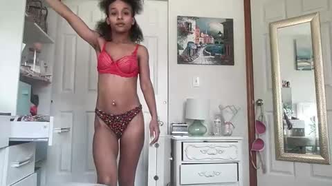 layla online show from 09/23/25, 04:54