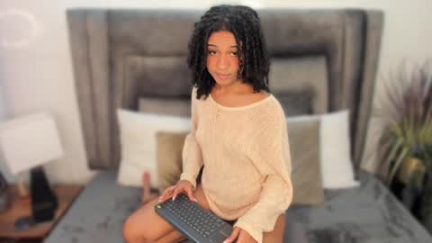 Snapshot of layla_clarke chatting on 02/28/25, 03:37 layla_clarke online show from 02/28/25, 03:37