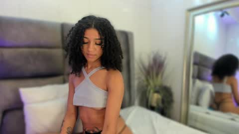 Snapshot of layla_clarke chatting on 03/05/25, 06:33 layla_clarke online show from 03/05/25, 06:33