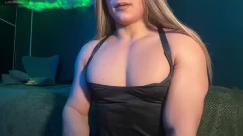 Snapshot of layla_dominac chatting on 06/26/26, 02:49 Layla help me with your thumbs up its important online show from 06/26/26, 02:49