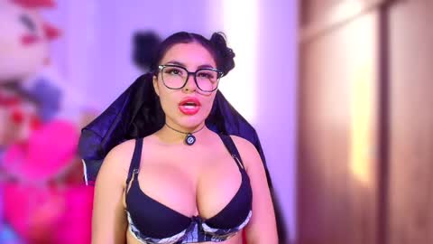 Layla online show from 04/13/26, 09:20