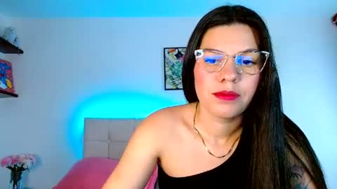 Snapshot of layla_roma chatting on 07/05/26, 08:27 Lia and Rachel online show from 07/05/26, 08:27
