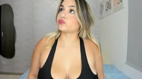 Layla Vanegas online show from 12/13/24, 01:37