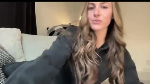 laylahlaylah1 online show from 04/19/26, 02:49