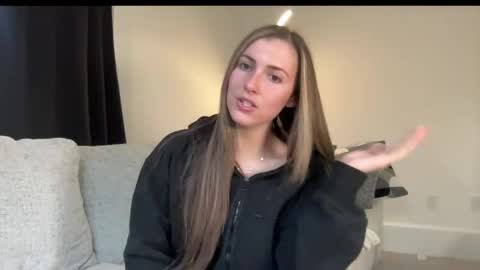 laylahlaylah1 online show from 04/22/26, 11:34