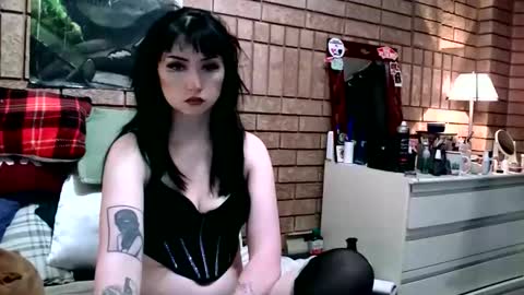 Layla Kills online show from 12/21/25, 05:25