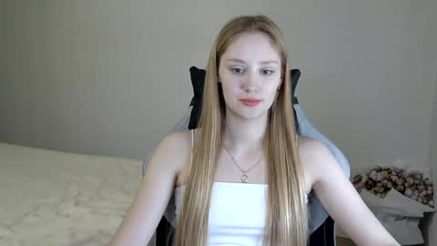 Snapshot of laylapretty001 chatting on 02/19/25, 08:44 LaylaPretty001 online show from 02/19/25, 08:44