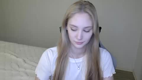 LaylaPretty001 online show from 10/28/25, 05:55