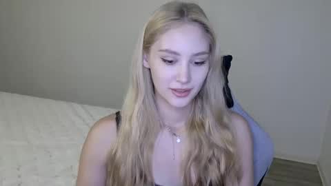 LaylaPretty001 online show from 12/04/25, 05:50