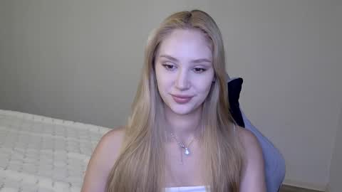 LaylaPretty001 online show from 12/15/25, 05:23