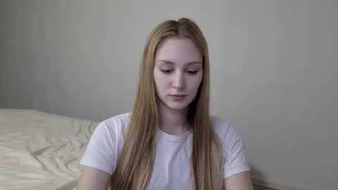 Snapshot of laylla001 chatting on 12/03/24, 10:50 Laylla001 online show from 12/03/24, 10:50