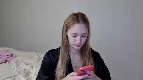 Snapshot of laylla001 chatting on 12/04/24, 02:37 Laylla001 online show from 12/04/24, 02:37