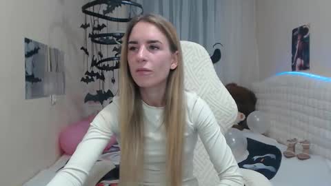 Snapshot of laymablast chatting on 10/17/25, 06:05 laymablast online show from 10/17/25, 06:05