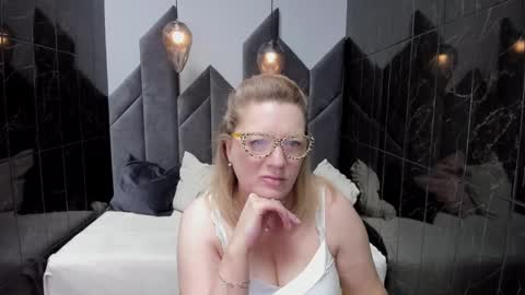 Lea online show from 02/09/25, 05:08