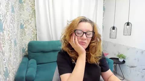 Snapshot of lea_fruit chatting on 06/20/26, 05:10 Lea online show from 06/20/26, 05:10