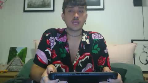 Leaf online show from 04/04/26, 01:48