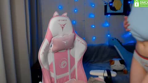 Snapshot of leah__gotty chatting on 12/17/24, 02:33 Leah  Gotty online show from 12/17/24, 02:33