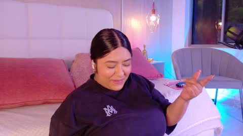 Leah online show from 09/12/25, 04:18