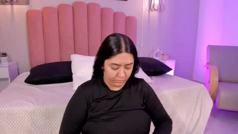 Leah online show from 11/17/25, 01:28