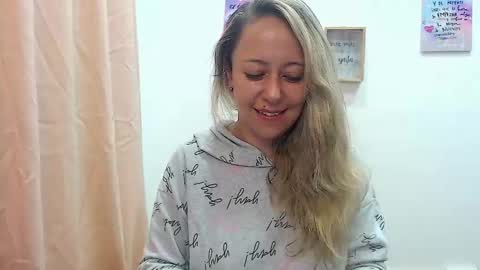 Snapshot of leah_susman chatting on 12/05/24, 01:47 leah_susman online show from 12/05/24, 01:47