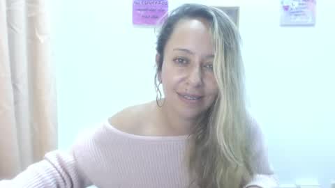 Snapshot of leah_susman chatting on 02/19/25, 05:05 leah_susman online show from 02/19/25, 05:05